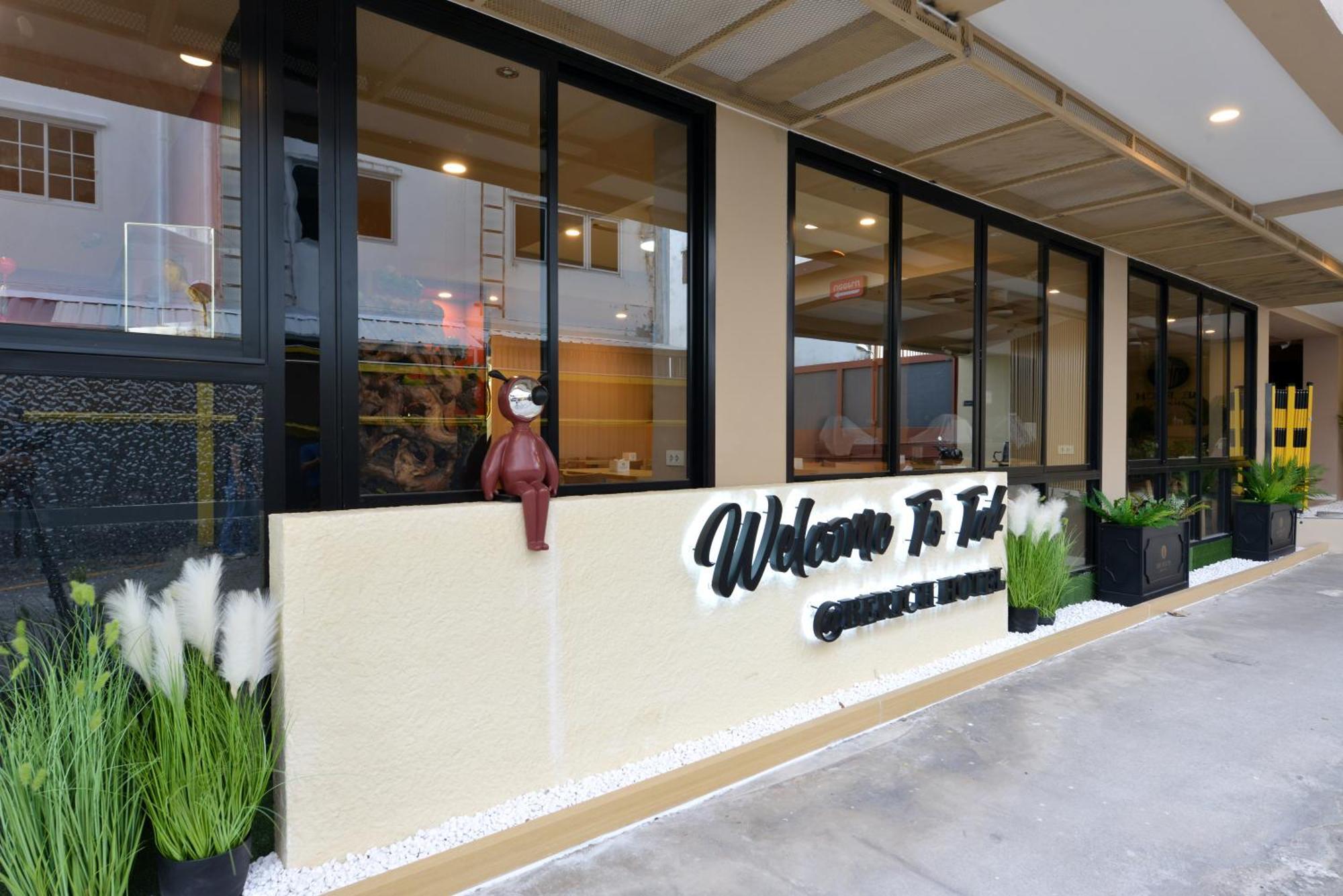 Berich Hotel Tak Exterior photo