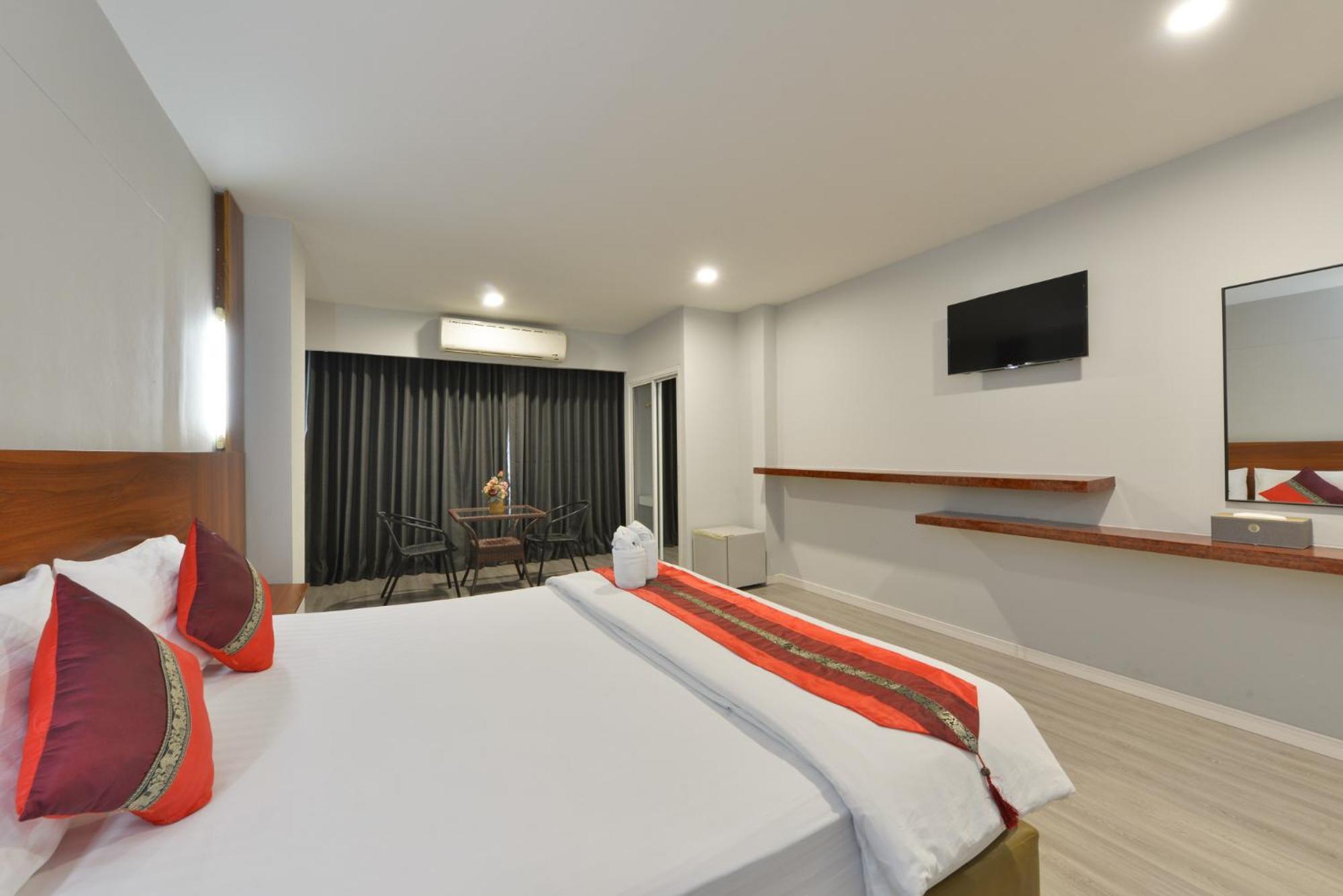 Berich Hotel Tak Exterior photo